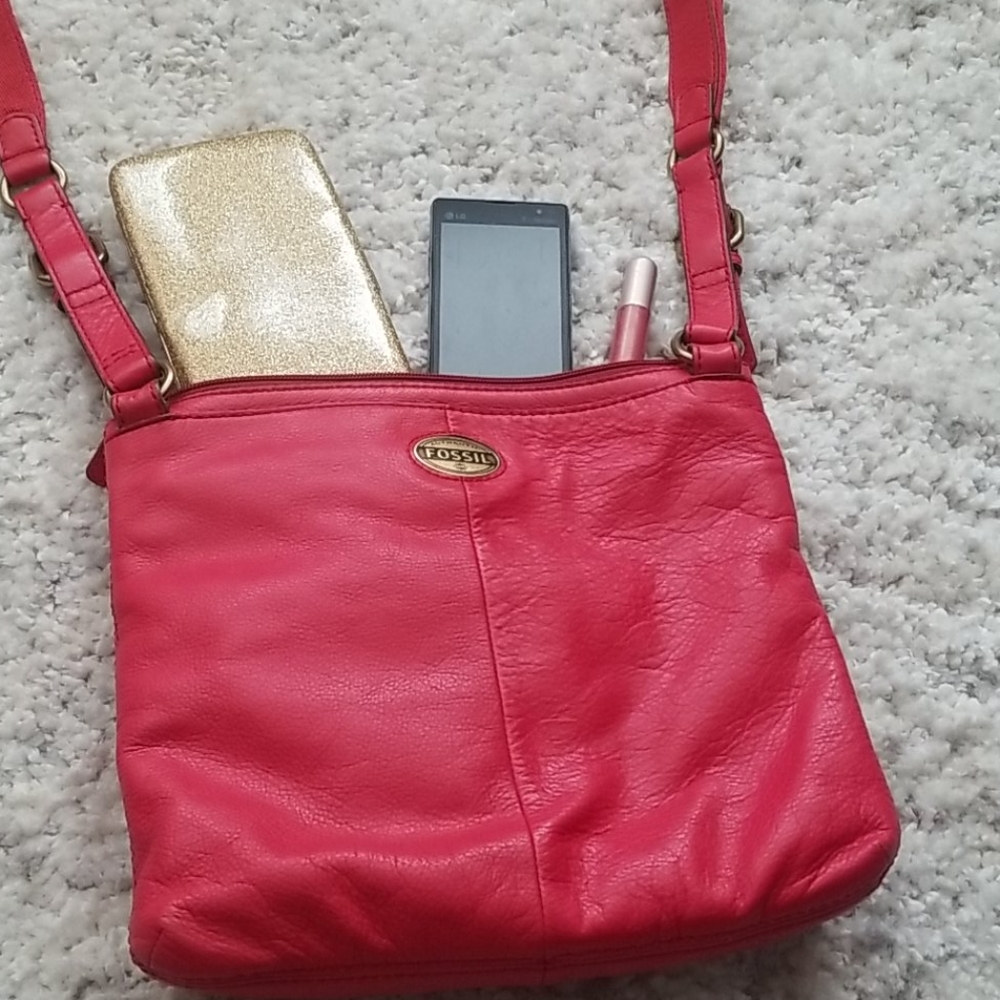 🛍 "Bold & Versatile: Red Fossil Crossbody Tote"